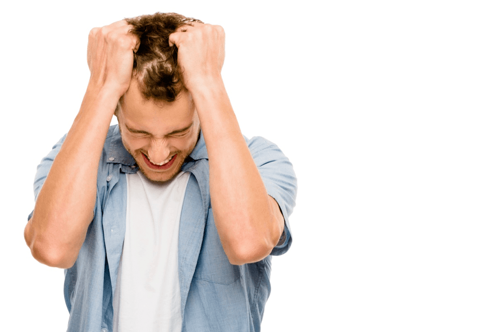 um homem está chateado por causa de seu pênis pequeno, como aumentá-lo com um bico